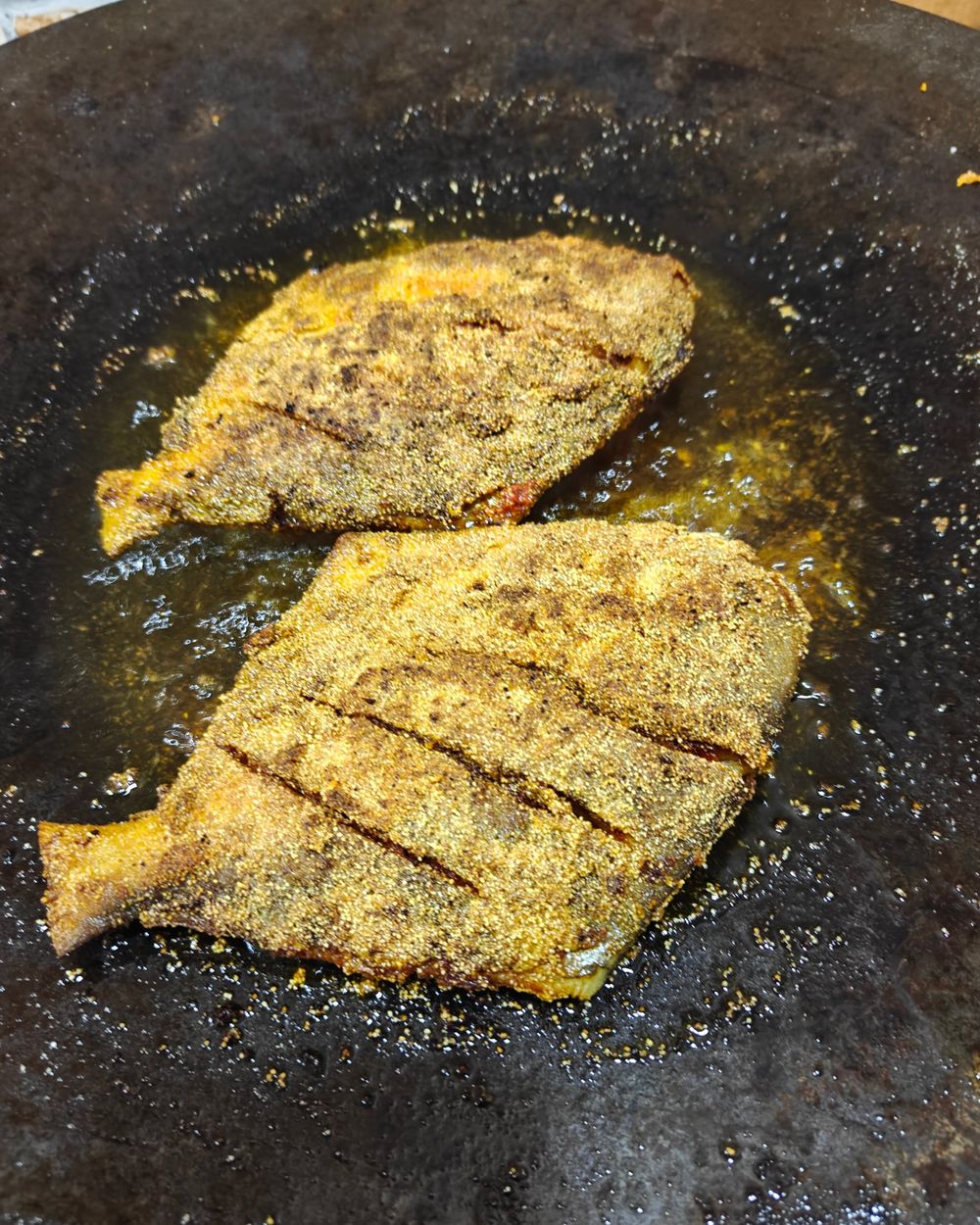 Fish frying on the MĀSOLĀ tawa